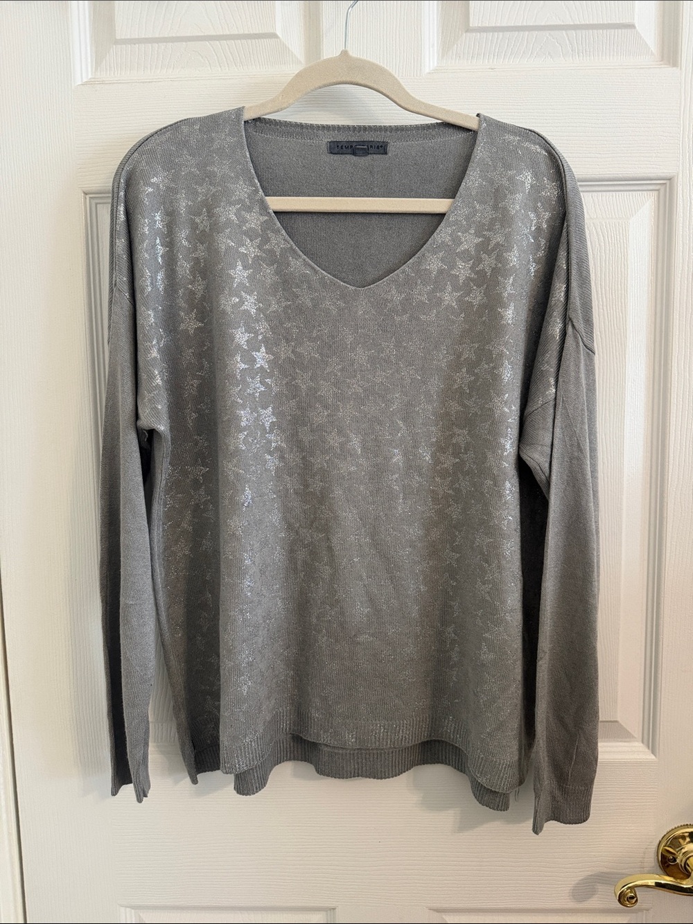 Tempo Paris Gray V-Neck Sweater with Subtle Silver Star Pattern S/M Oversized